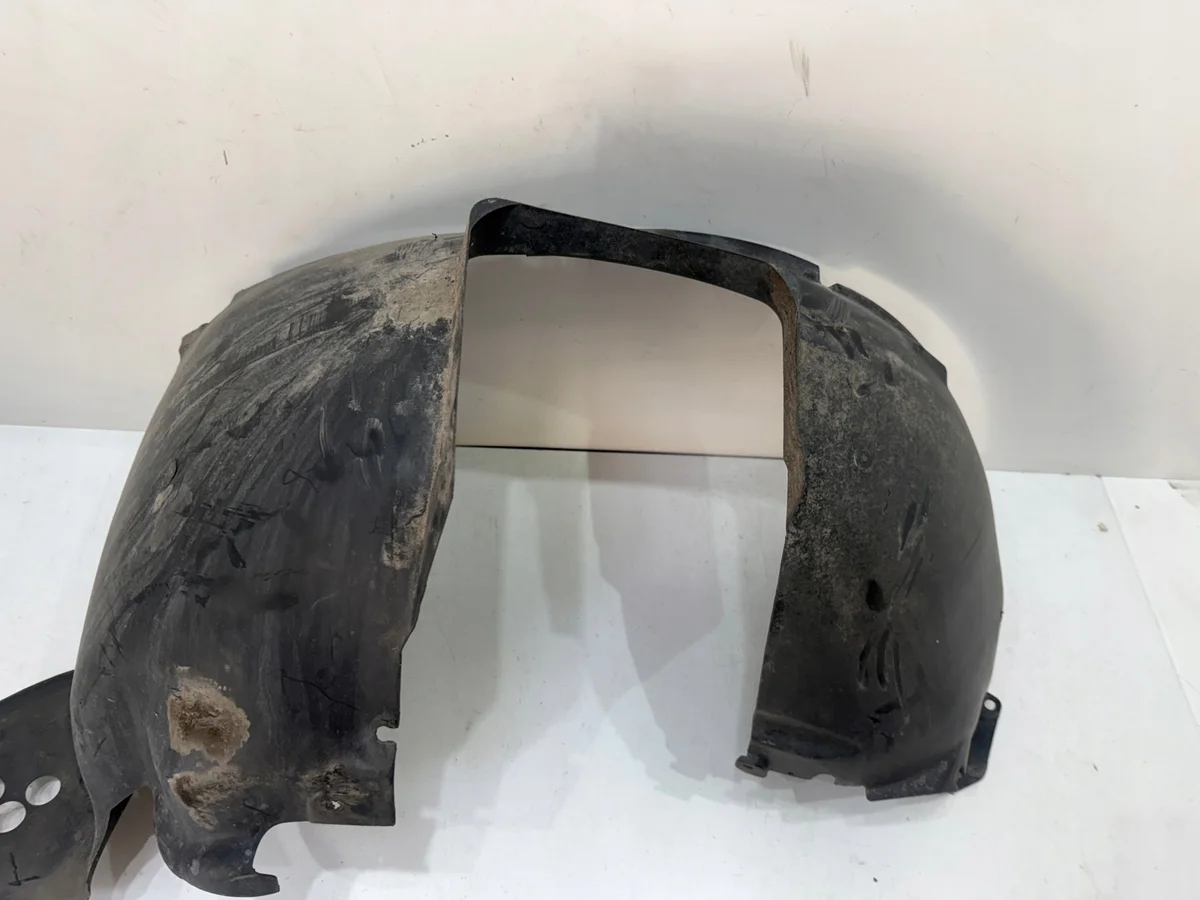 VW T5 Wheel Arch Right Front Used 7H0809962C image 4