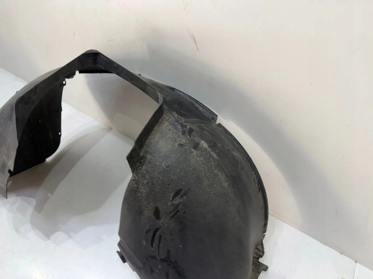 VW T5 Wheel Arch Right Front Used 7H0809962C image 5