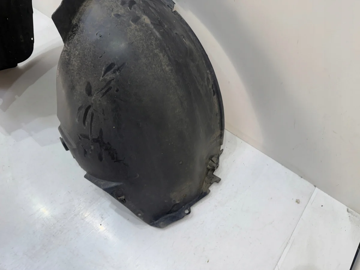 VW T5 Wheel Arch Right Front Used 7H0809962C image 6