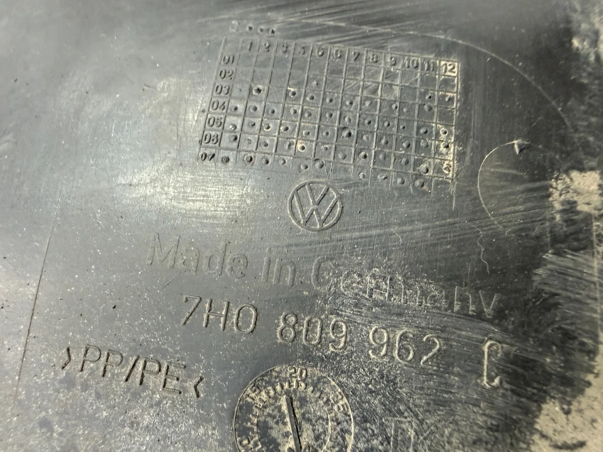 VW T5 Wheel Arch Right Front Used 7H0809962C image 7