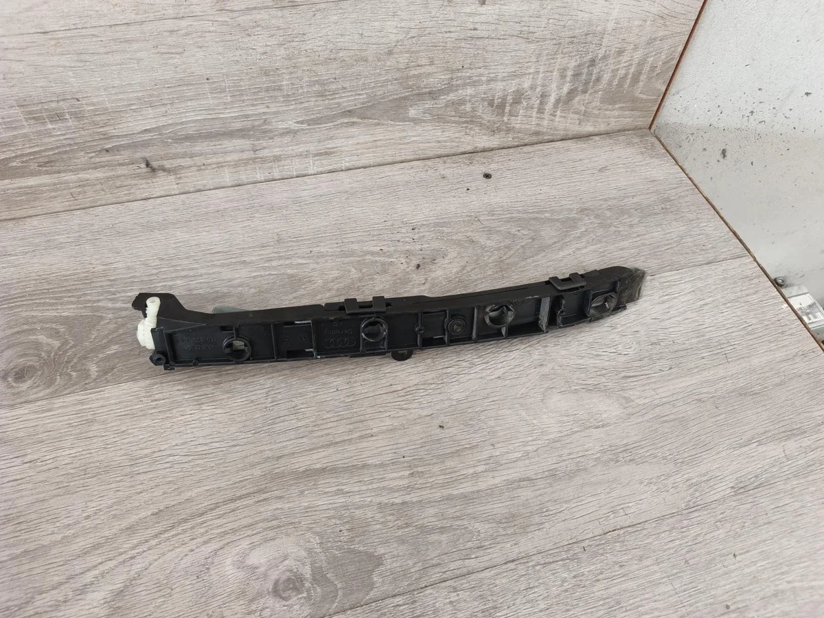 Audi A8 D3 supporto paraurti destro posteriore