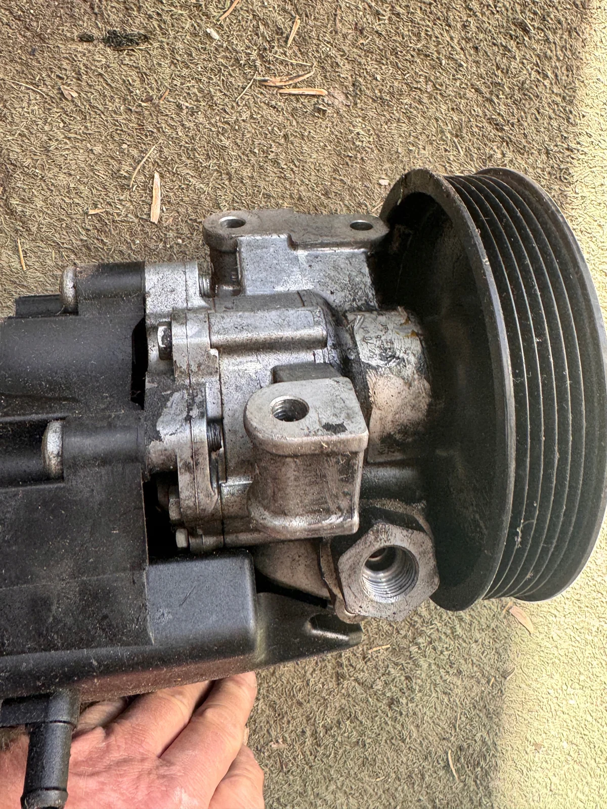 Power Steering Pump Mercedes C-Class 203 Used image 4
