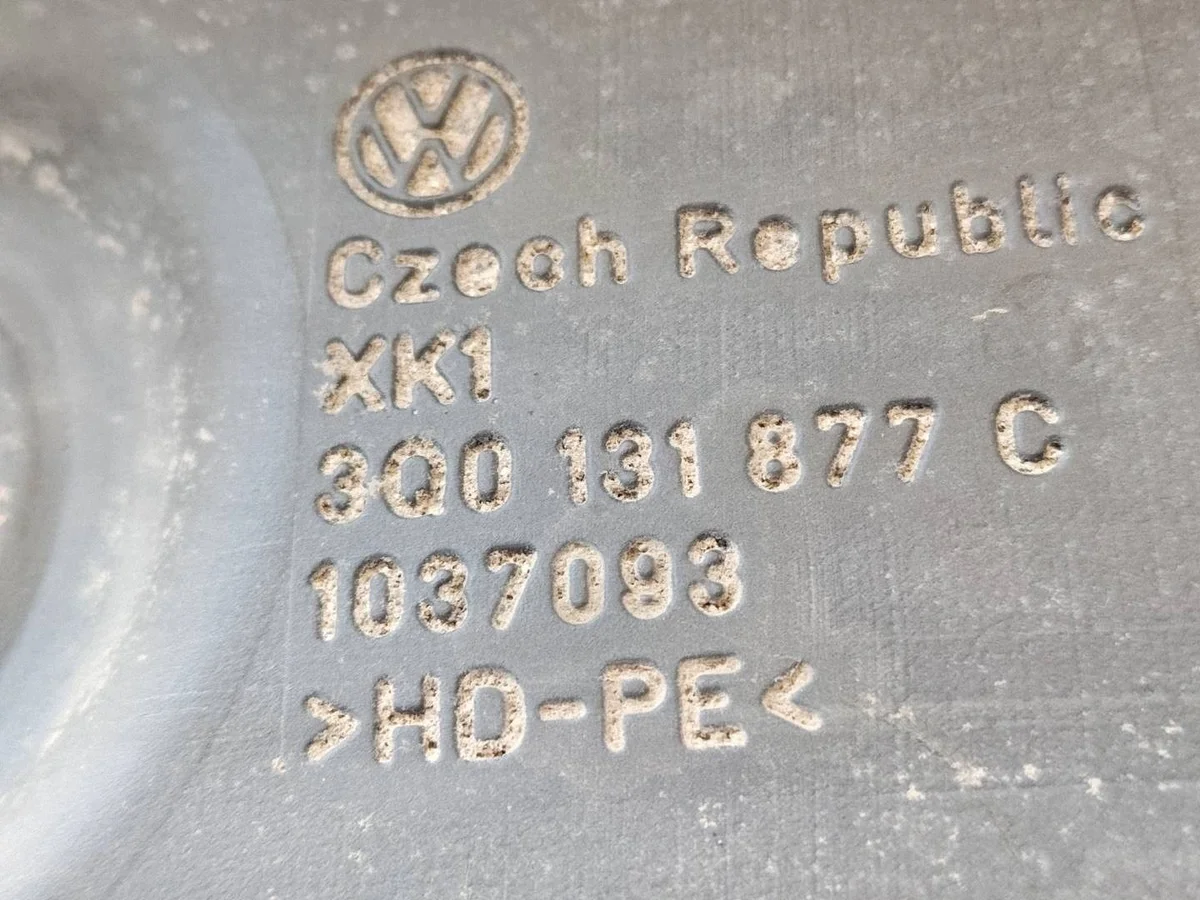 AdBlue tank VW Passat B8 2.0 TDI image 7