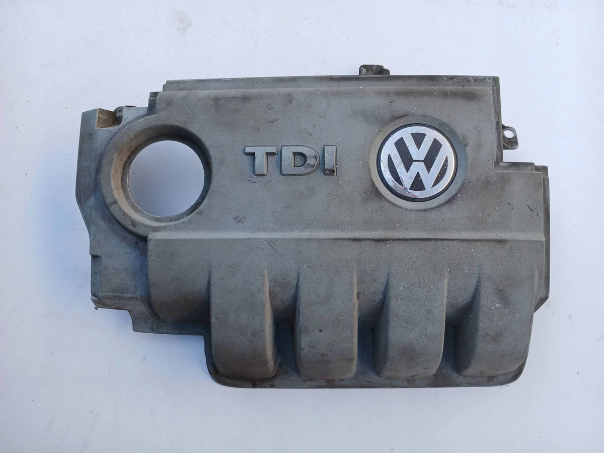 Tampa do Motor VW Passat B6 2.0 TDI Usada