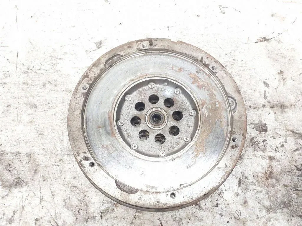 Svänghjul Mercedes-Benz Vito W639 F5608490011