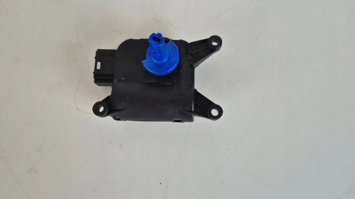Moteur volet chauffage Audi A4 B6 B7 Exeo image 3