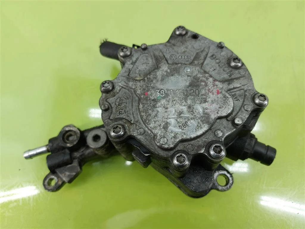 Pompe à vide VW Touran 1.9 TDI 038145209M