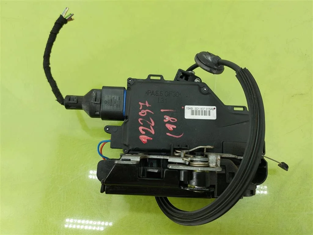VW Touran Door Lock Front Left 3D1837015AB
