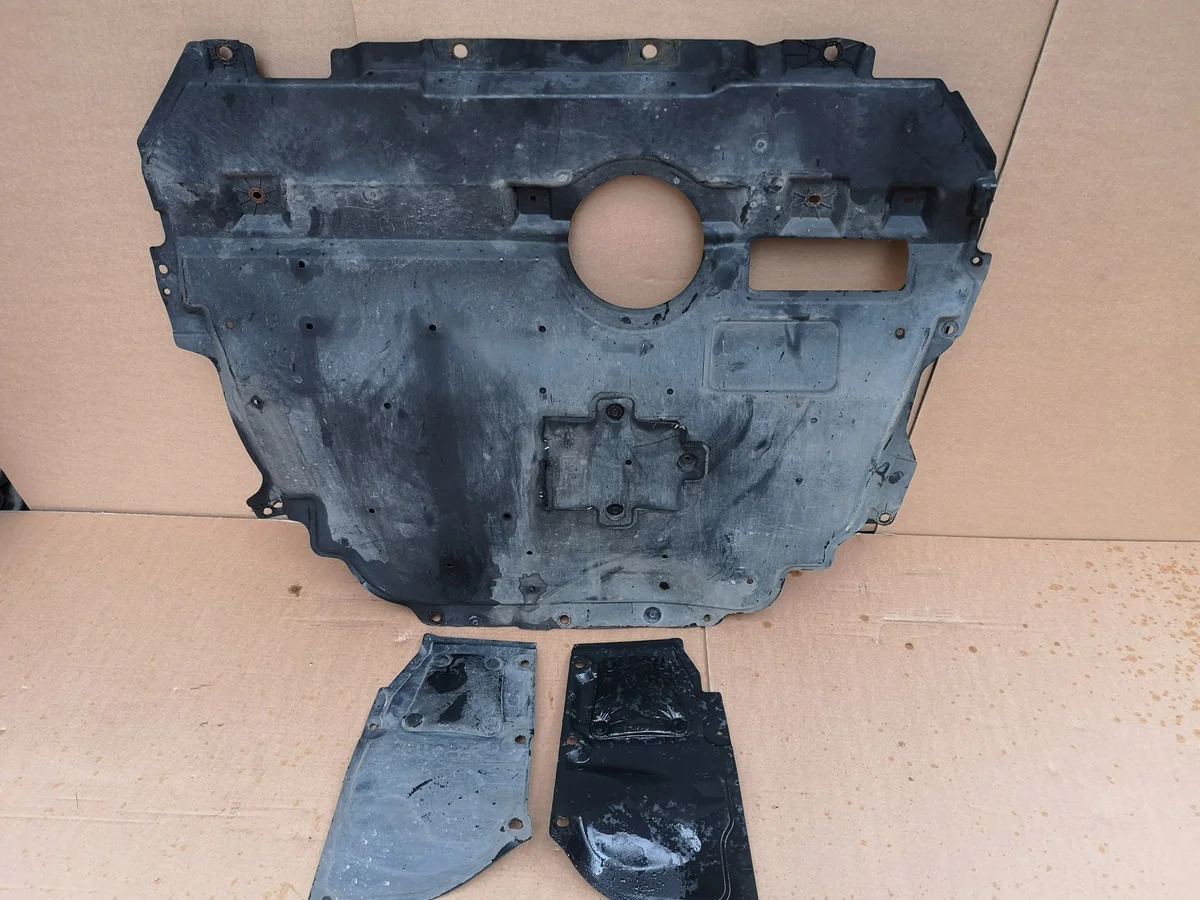 Toyota Avensis T27 T29 Cache sous moteur