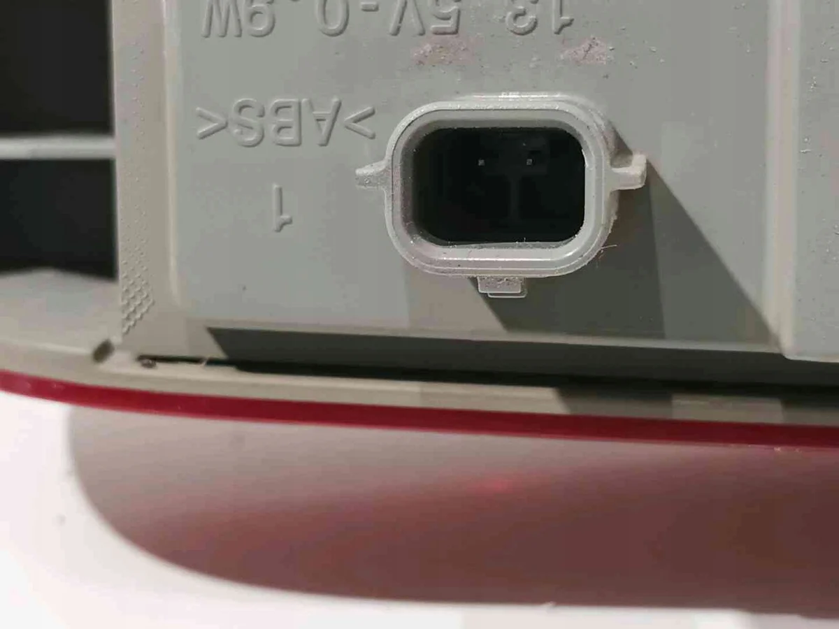 Luce Stop Renault OE 265900007R Usata image 3