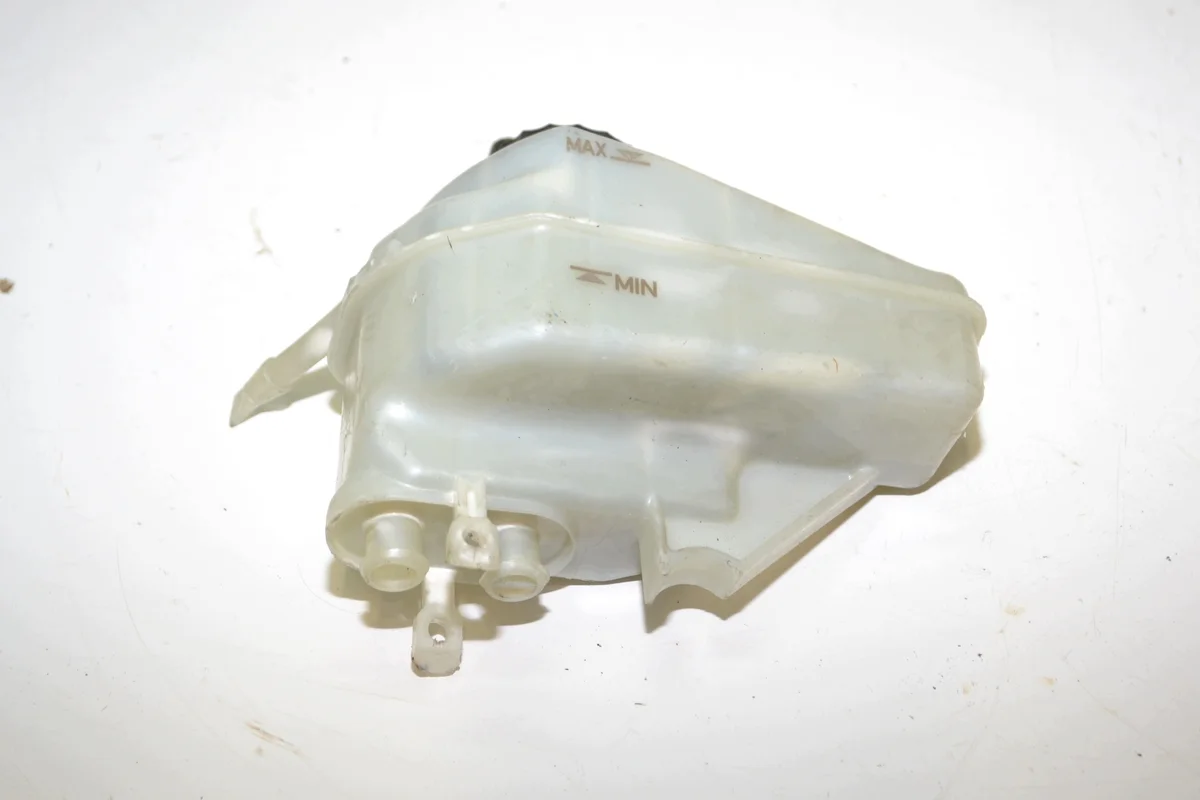VW Touran Bremsflüssigkeitsbehälter 1K2611301B image 3