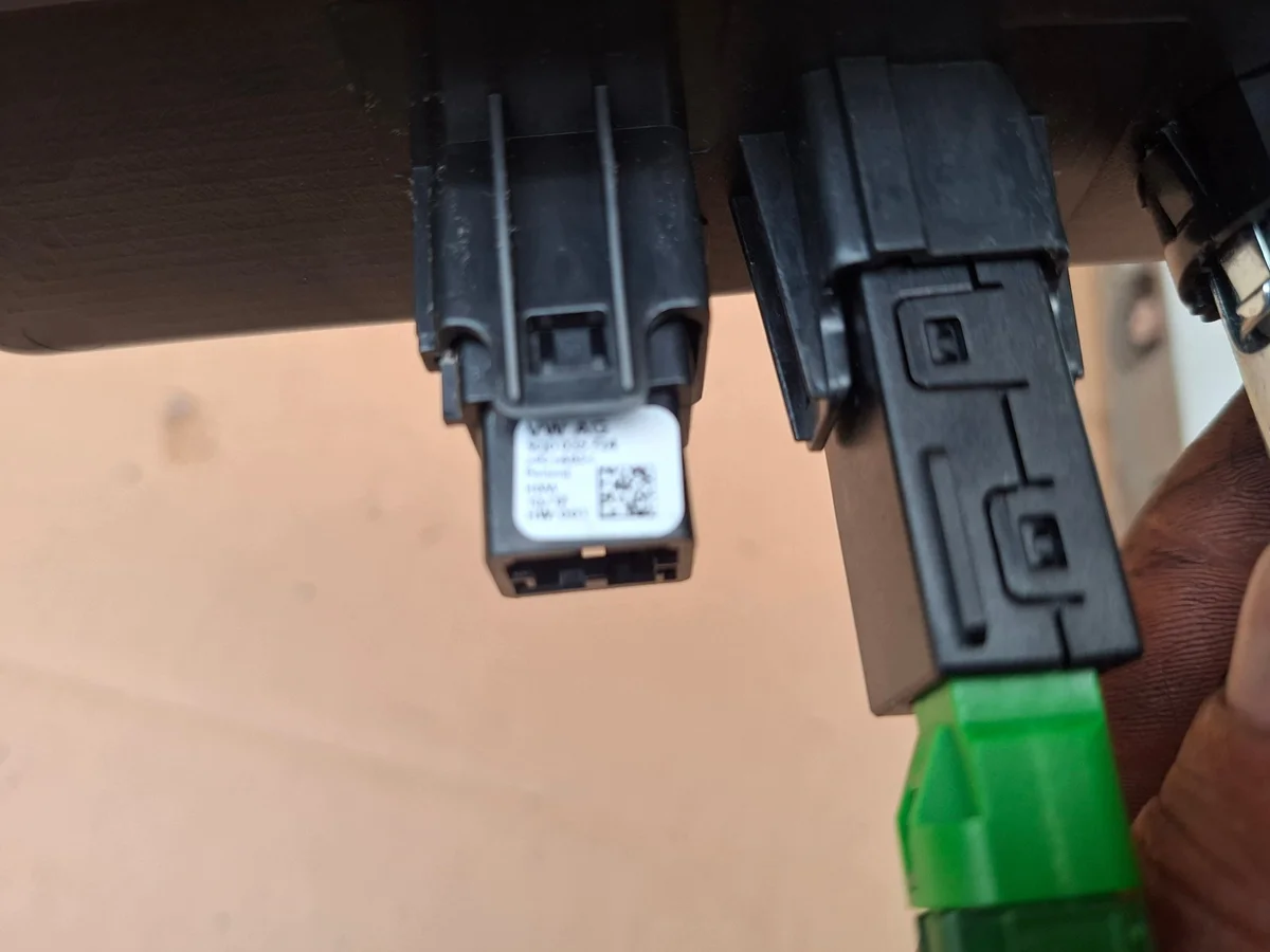 Gniazdo USB Skoda Fabia III 6V0857367A image 6