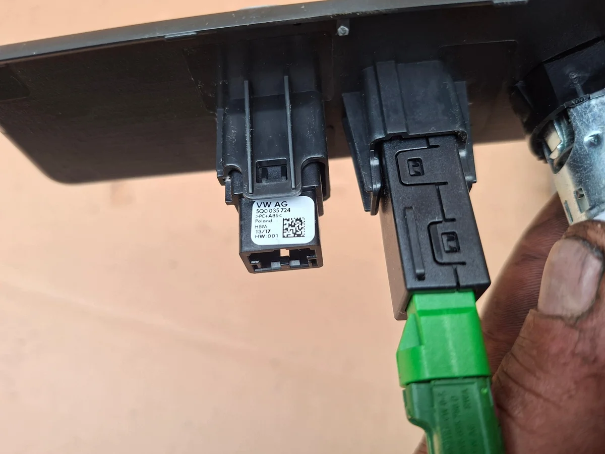 Gniazdo USB Skoda Fabia III 6V0857367A image 7