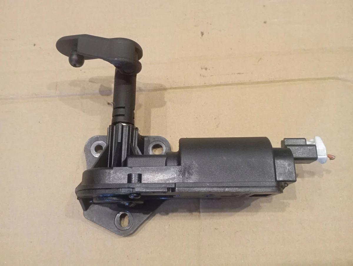 Motor vidro traseiro esquerdo KIA Carnival II YGM2688