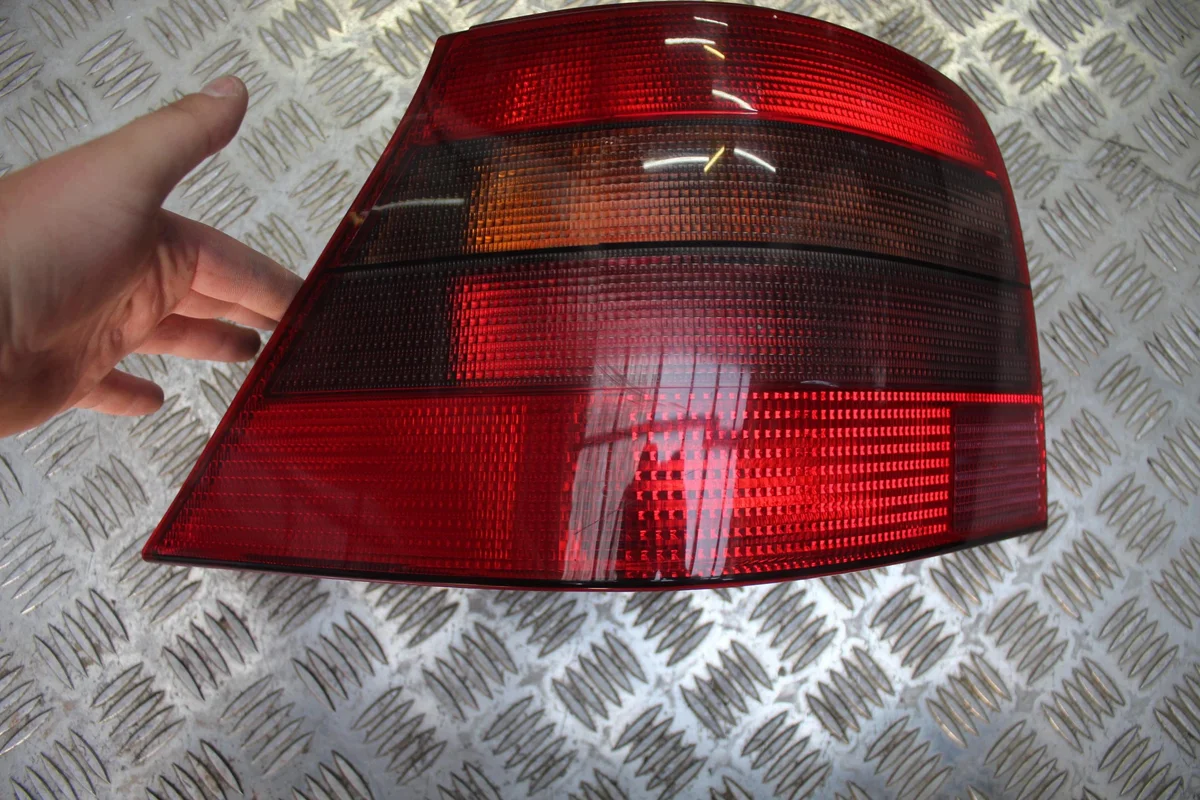 Rückleuchte Links VW Golf IV HB 5D JNKL6767 image 3