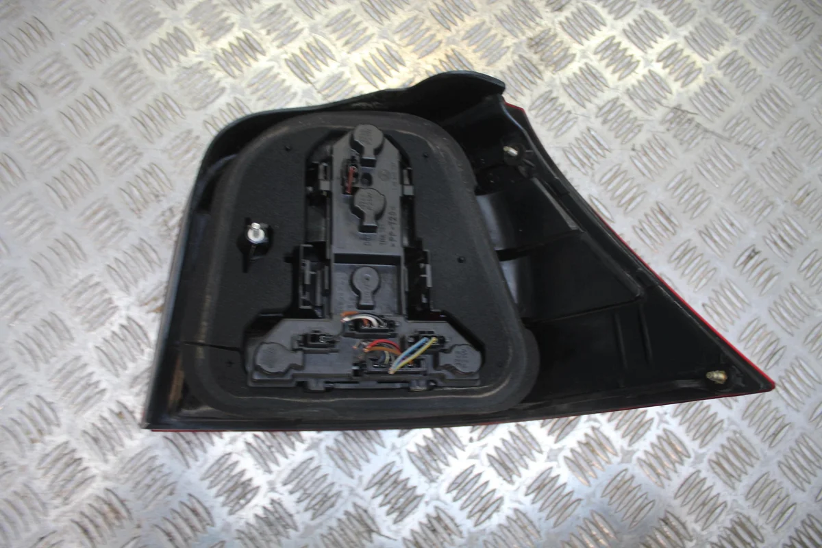 Rückleuchte Links VW Golf IV HB 5D JNKL6767 image 4