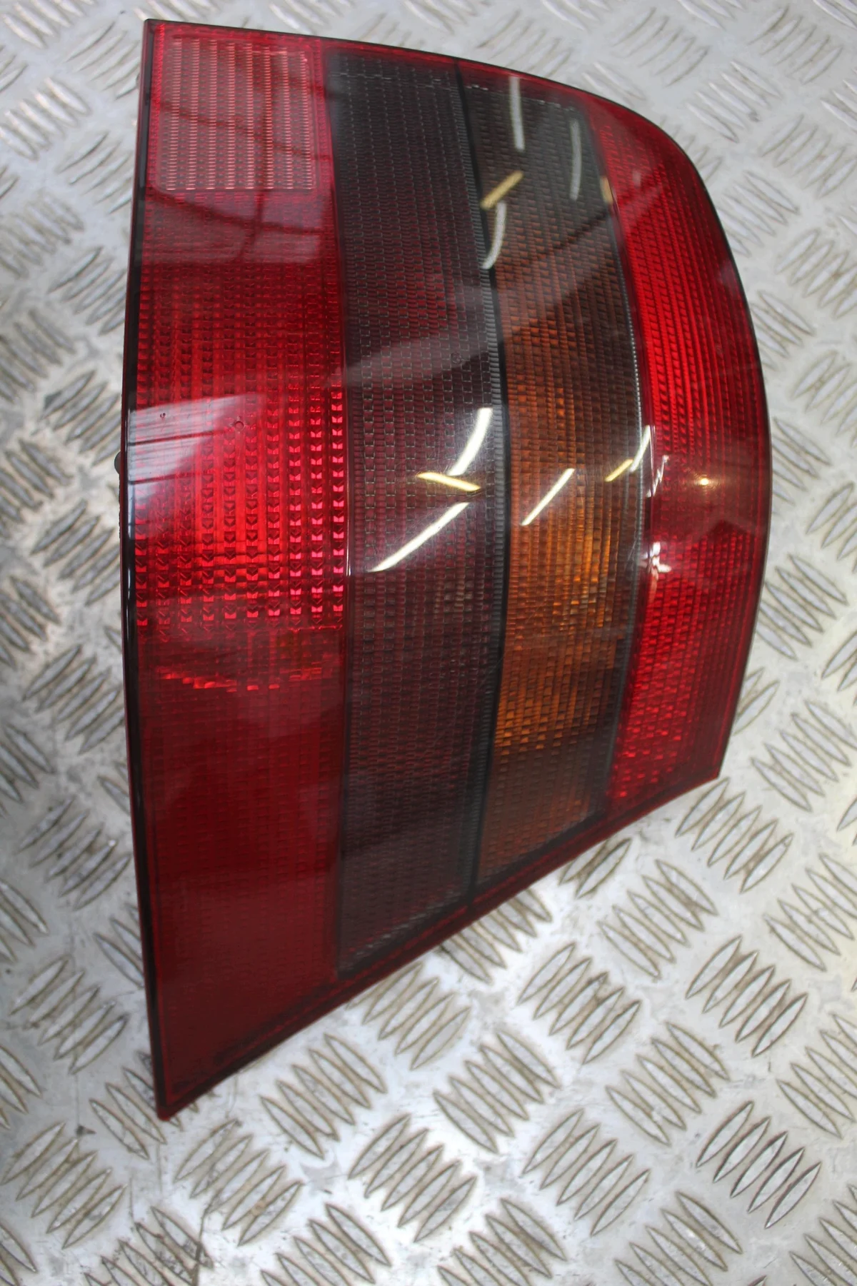 Phare arrière droit VW Golf IV HB 5D DSA2112 image 3