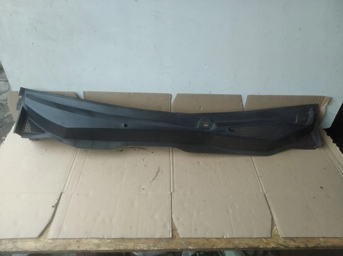 Opel Astra III H tuulilasin alaosa 24463382