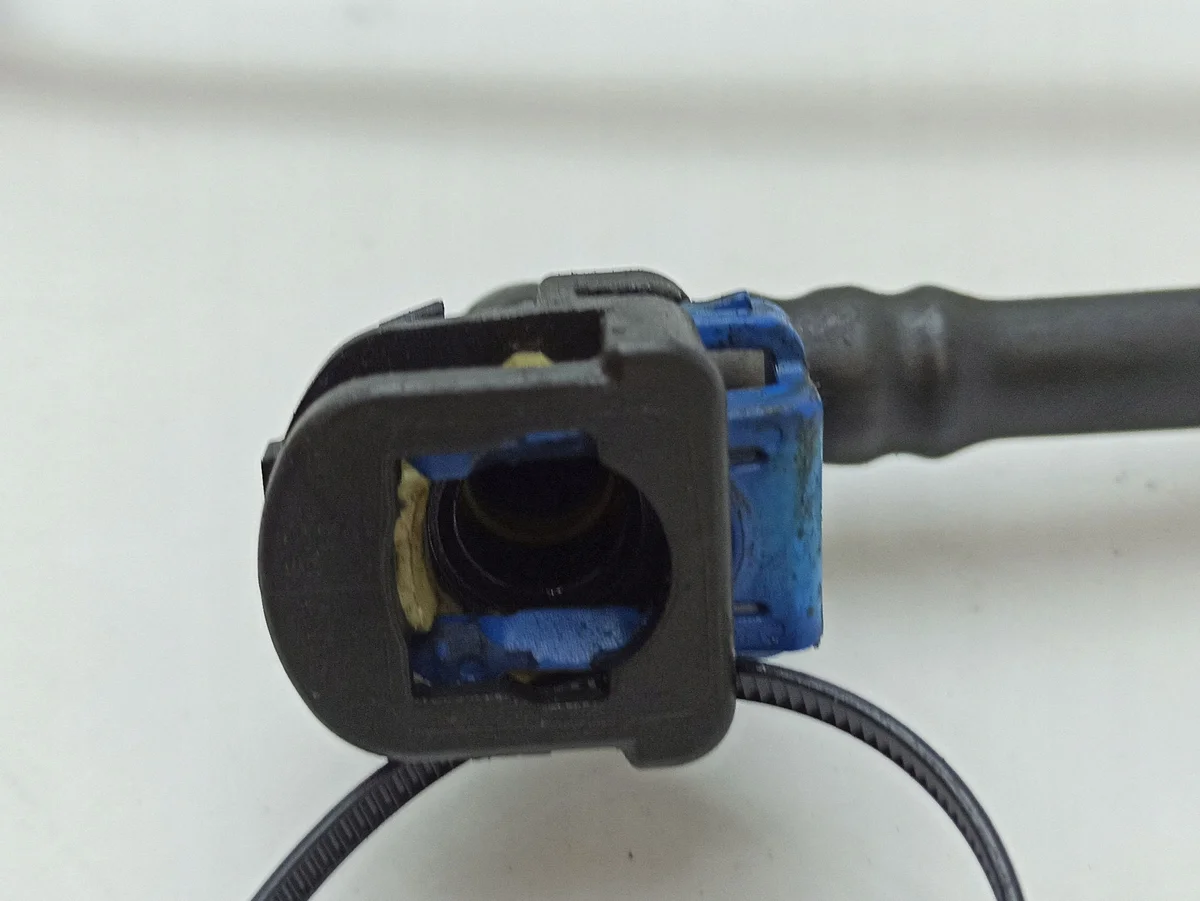 Tubo combustible Mercedes Sprinter A9104701100 image 7