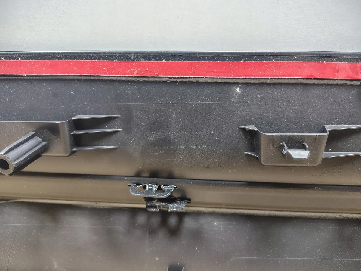 Mercedes GLB W247 Türleiste Links Vorne image 3
