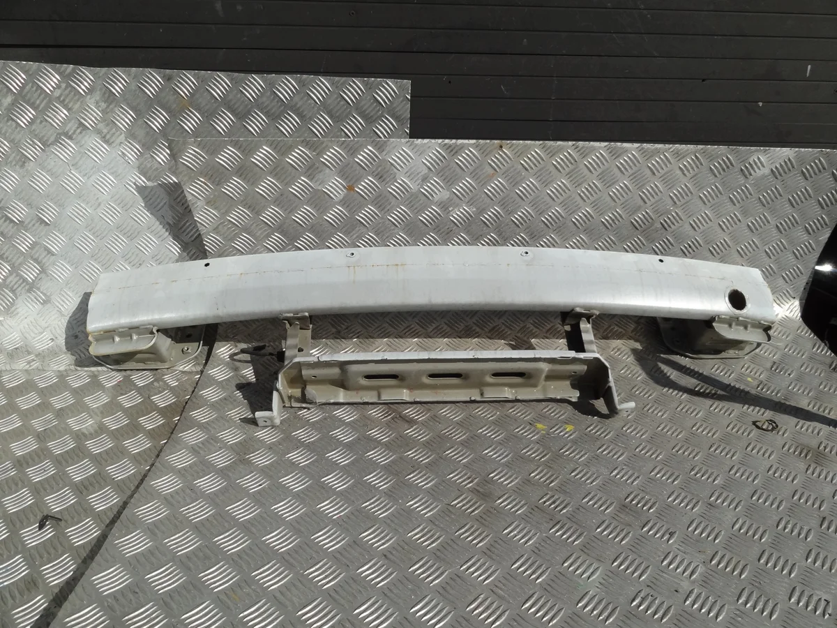 MAXUS DELIVER 9 2024 Viga Parachoques Delantero
