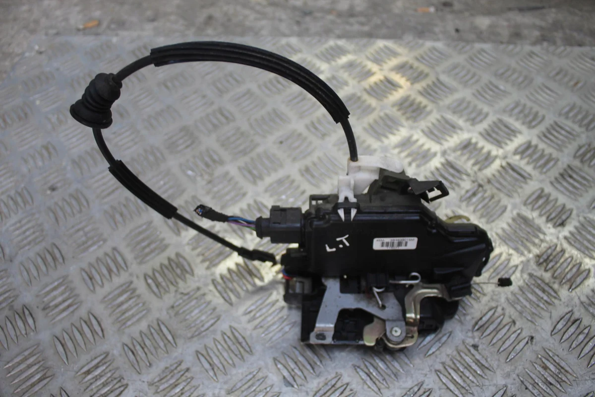 Serrure porte arrière gauche VW Golf IV 3B4839015M