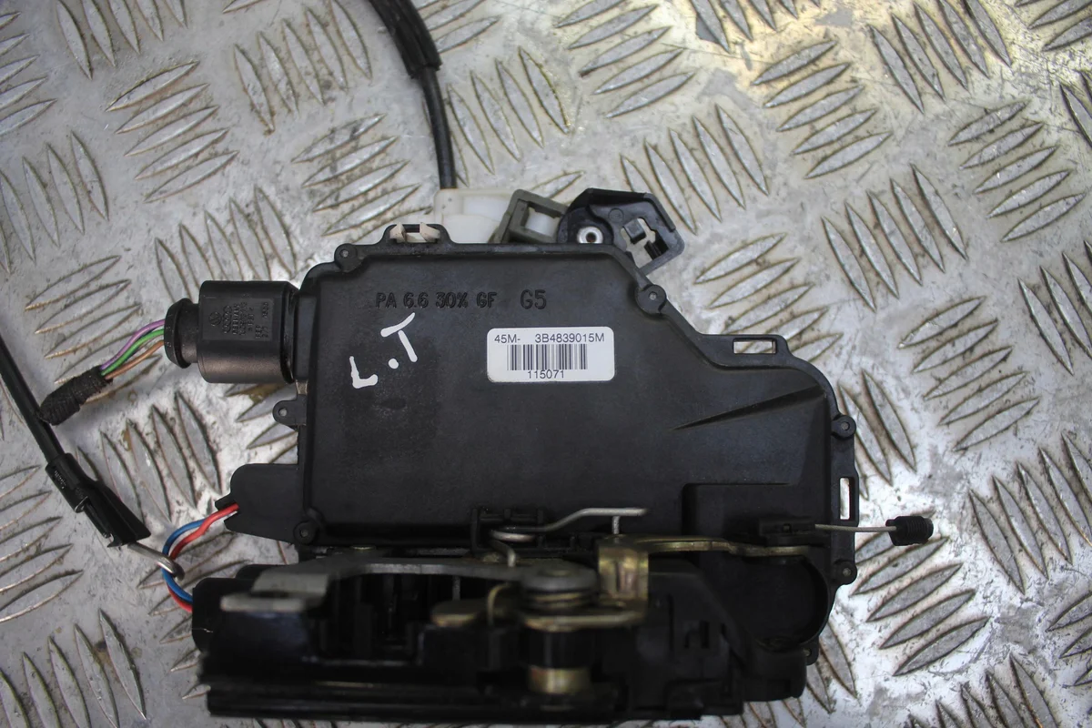 Takaamme oven lukko VW Golf IV vasen taka image 4