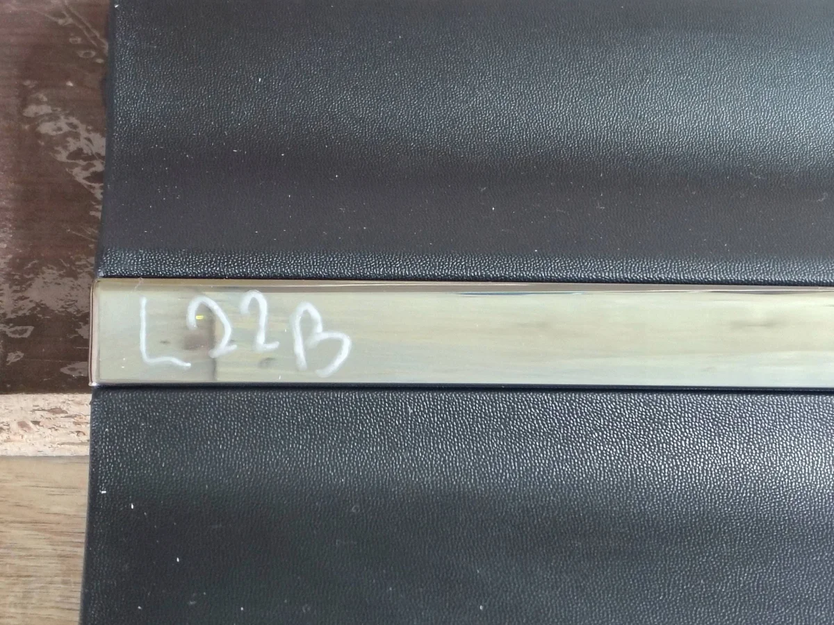 Zierleiste Tür vorne links Chrom GLB W247 image 4