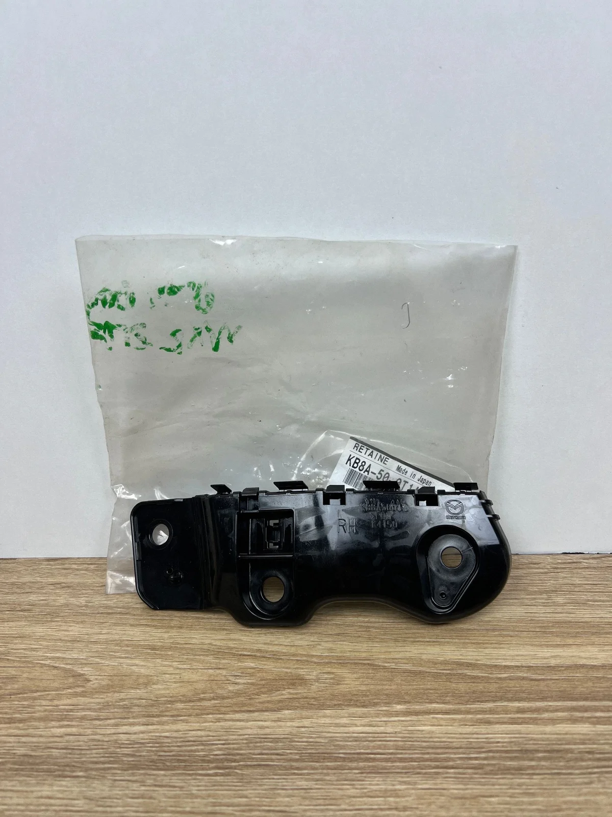 Mazda CX-5 II KF 17- Front Bumper Bracket Right