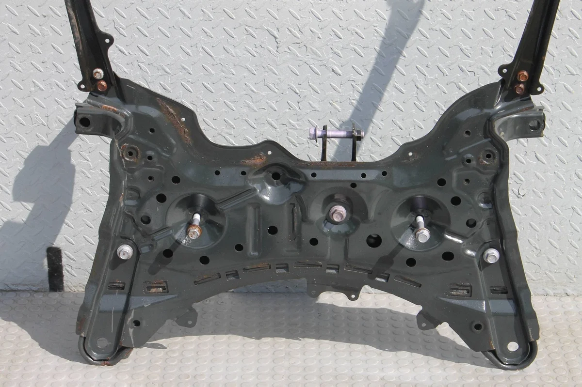 Toyota Corolla E21 Achsträger vorne gebraucht image 3