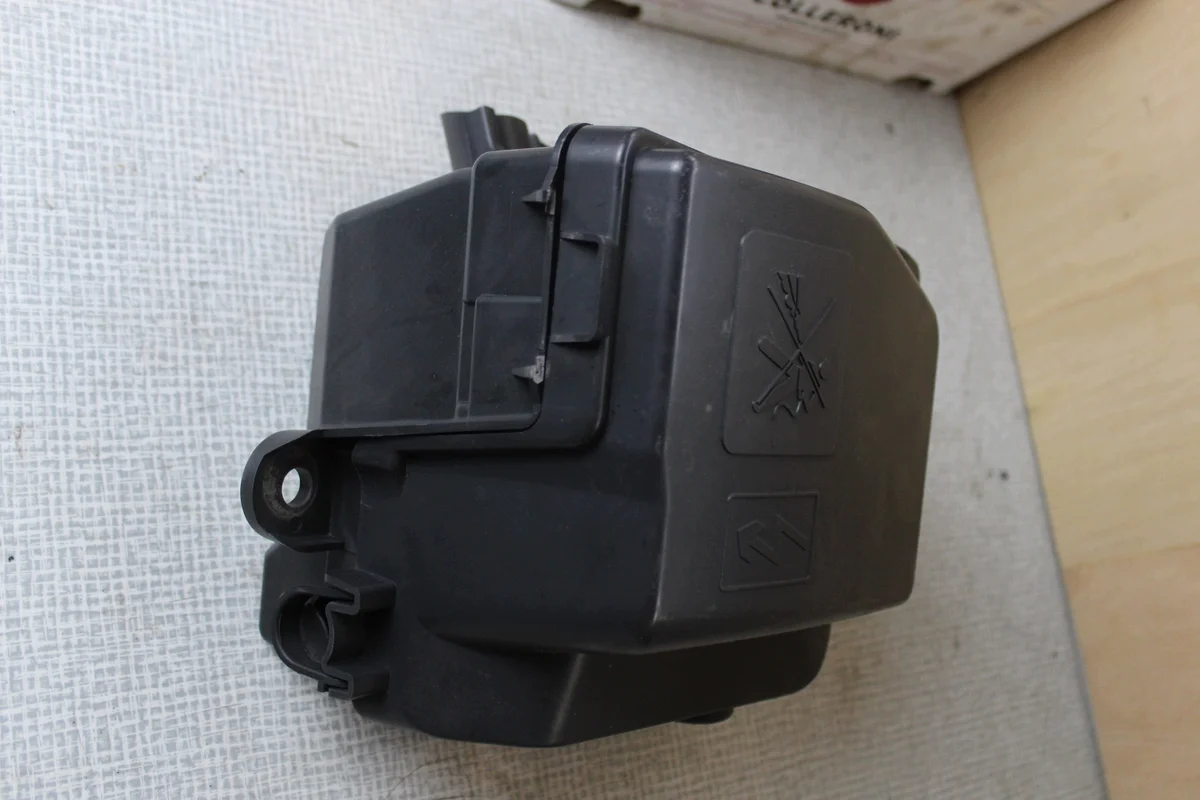 RENAULT CLIO IV LIFT 1.2 TCE Sulakkeen kotelo
