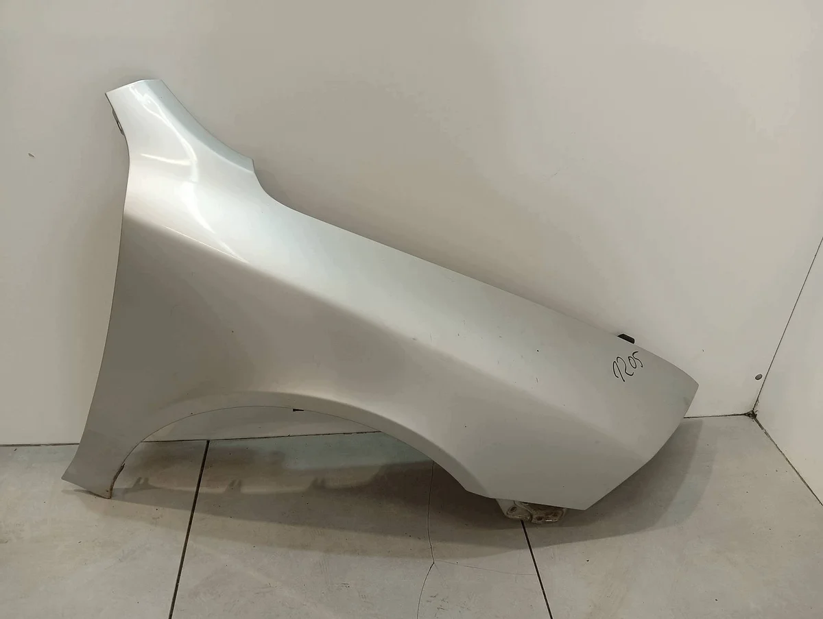 Skoda Octavia II etulokasuoja oikea käytetty