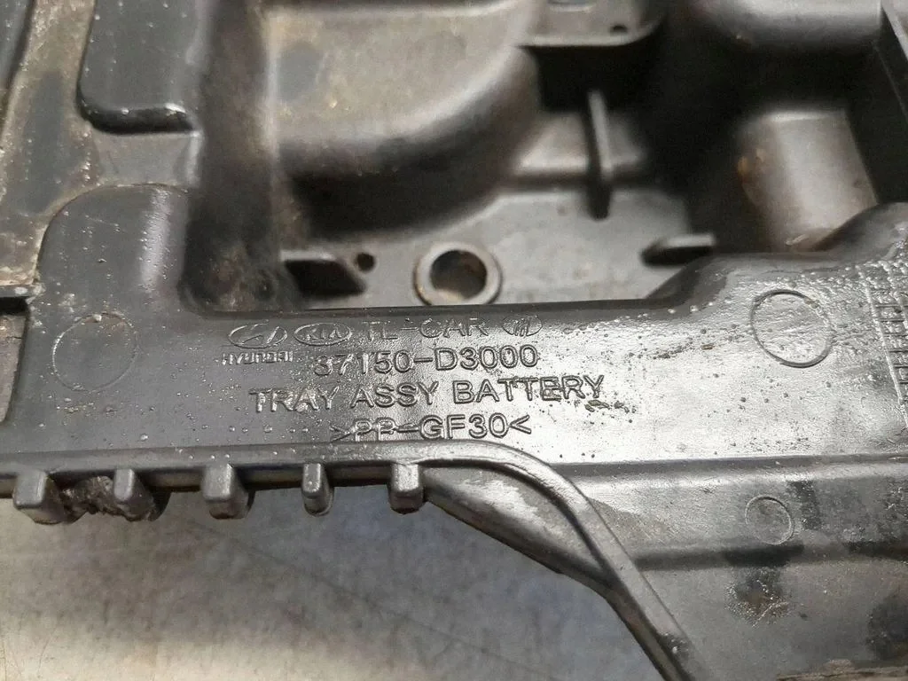 Hyundai Tucson III Supporto Batteria 37150D3000 image 3