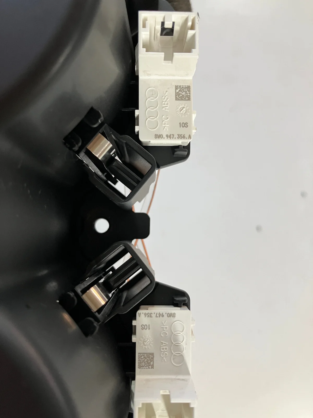 Getränkehalter Audi A4 B9 8W 8W0862533A image 3