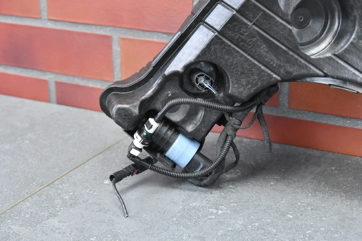 BMW 1 F70 F74 Wischwasserbehälter gebraucht image 4