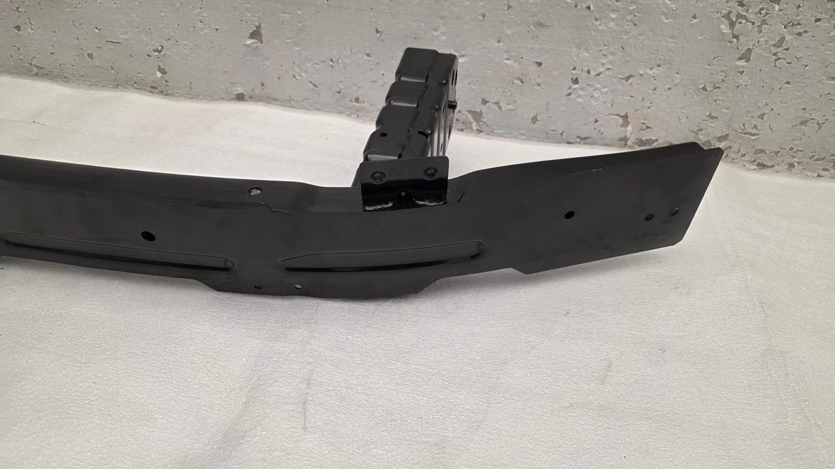 BMW i4 G26 LCI Viga Parachoques Delantero image 3