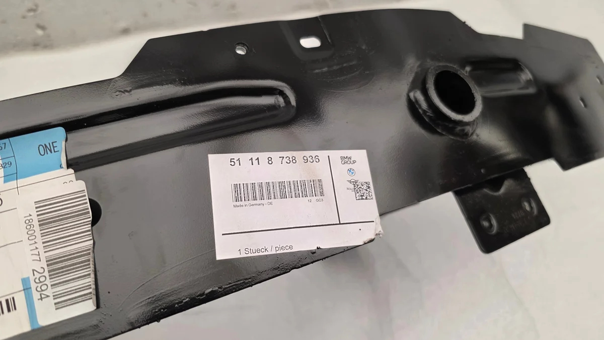 BMW i4 G26 LCI Viga Parachoques Delantero image 5