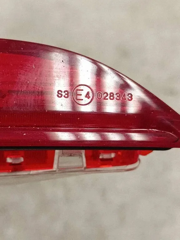 Mazda 6 3rd Brake Light Used E4028343 image 4