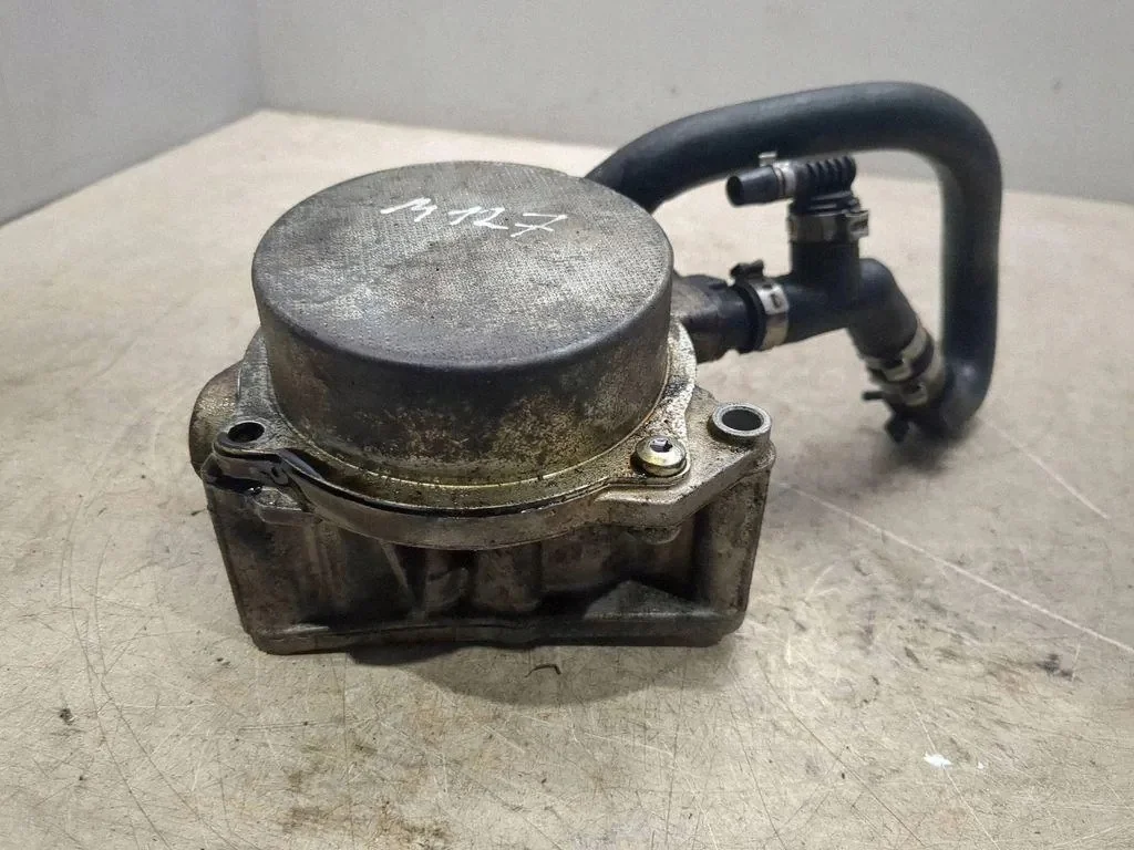 AUDI A4 (8K2, B8) tyhjiöpumppu