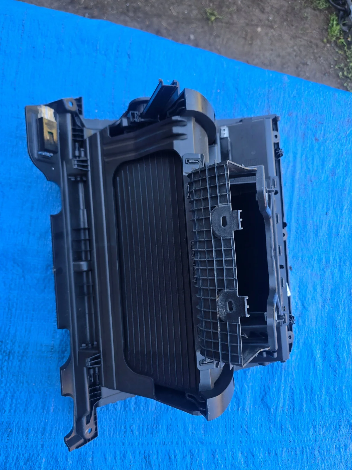 VW Passat B8 hansikaslokero 3G1857097N image 4