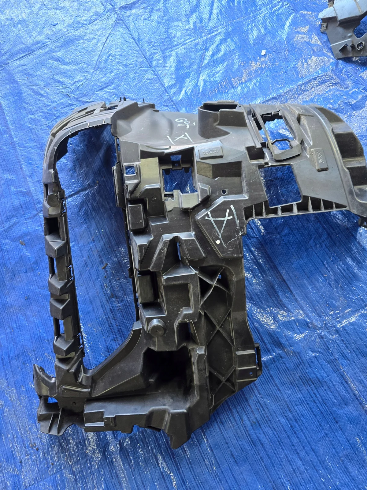 BMW X7 G07 Halterung Stoßfänger vorne links image 4