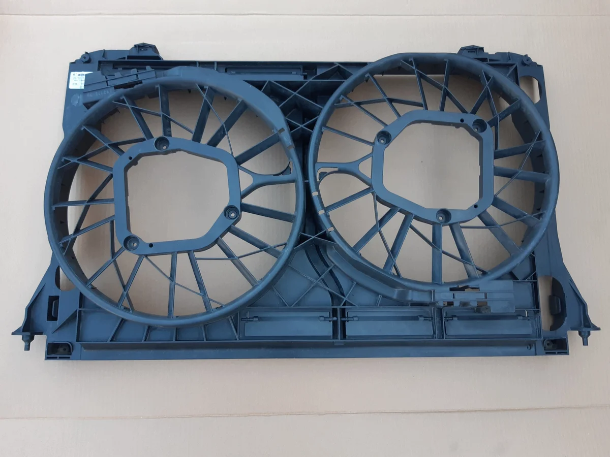 Boîtier ventilateur Audi A8 D3 4E0121205F