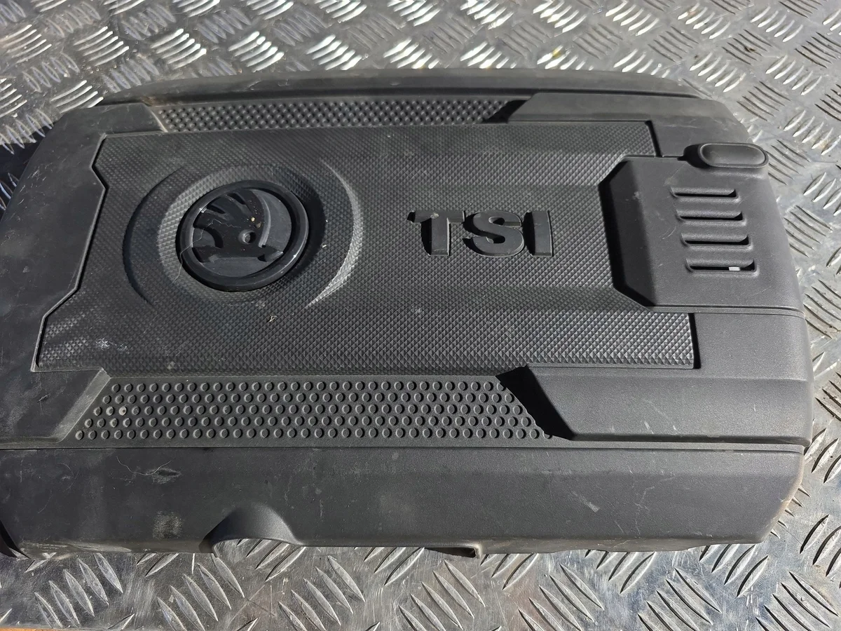 Audi TT Mk3 Engine Cover 8S 06K103925 image 3