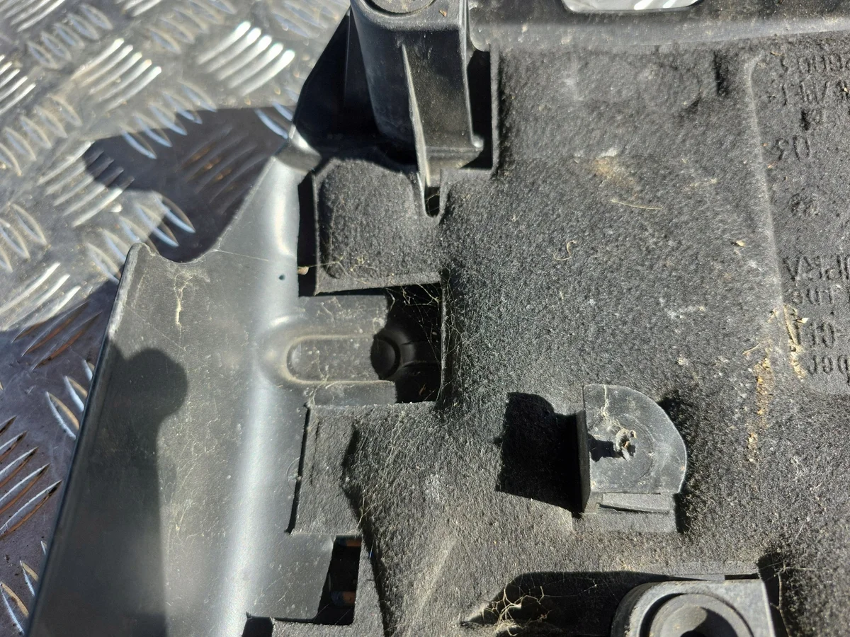 Audi TT Mk3 Engine Cover 8S 06K103925 image 6