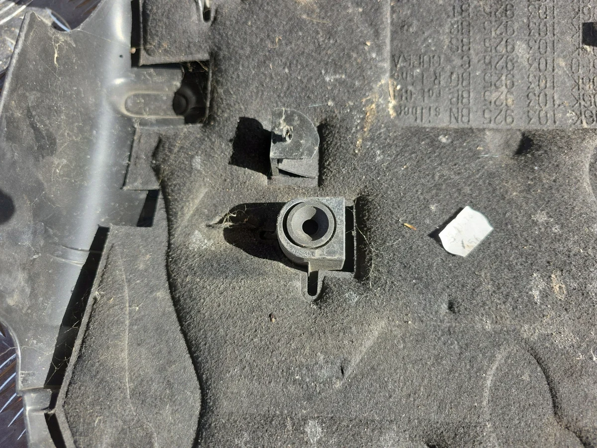 Audi TT Mk3 Engine Cover 8S 06K103925 image 7
