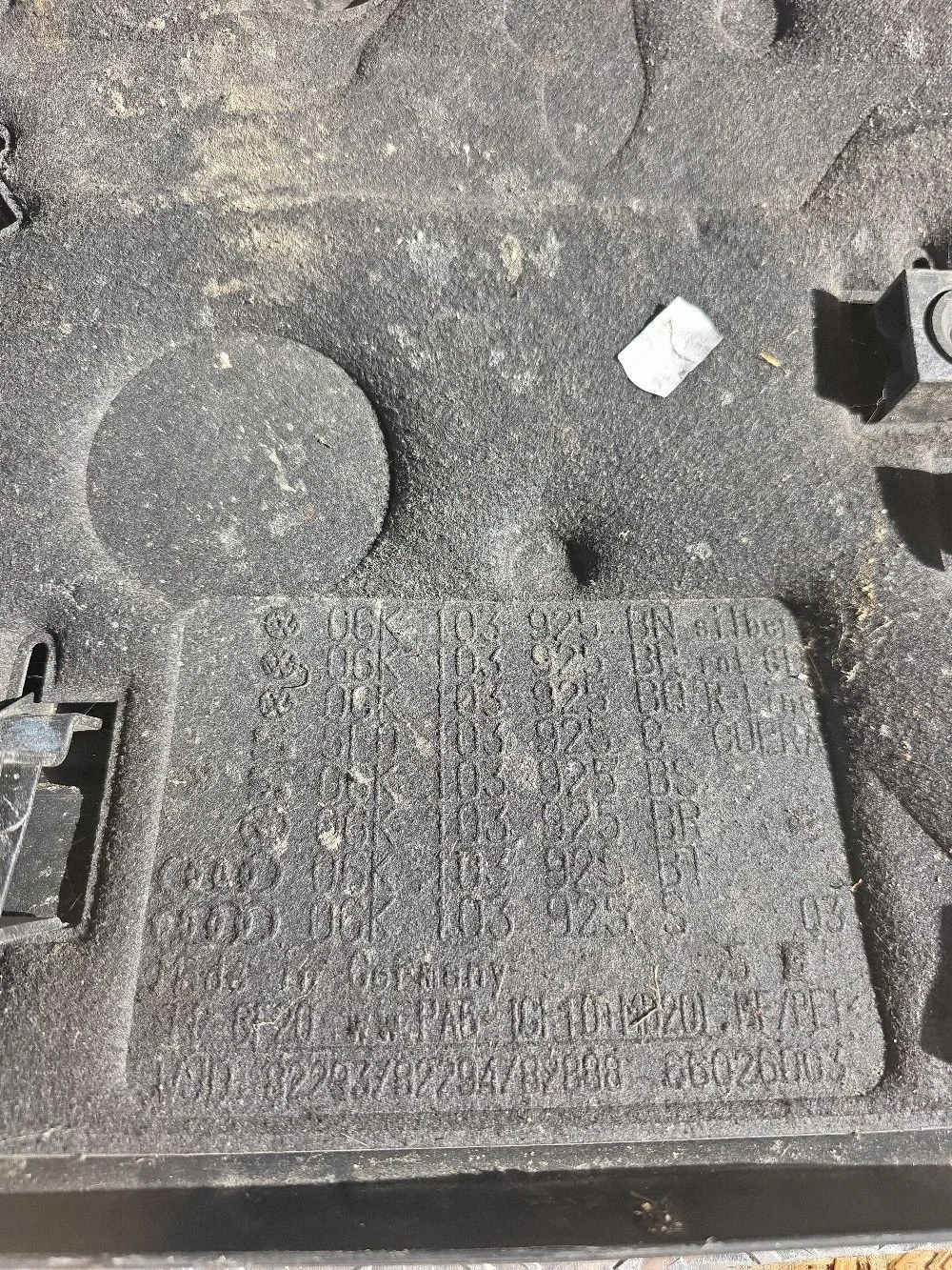 Audi TT Mk3 Engine Cover 8S 06K103925 image 10