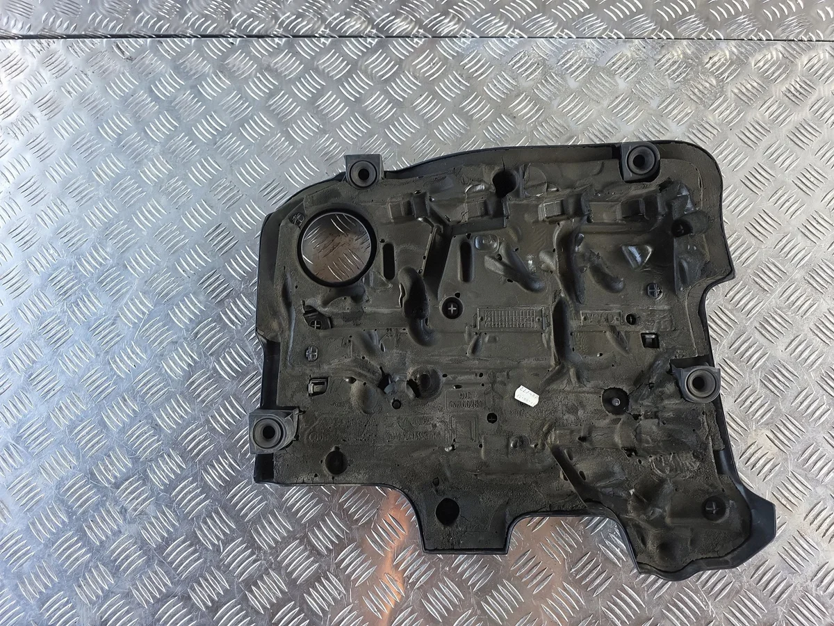 Cubierta superior motor VW Passat B6 2.0 TDI image 10