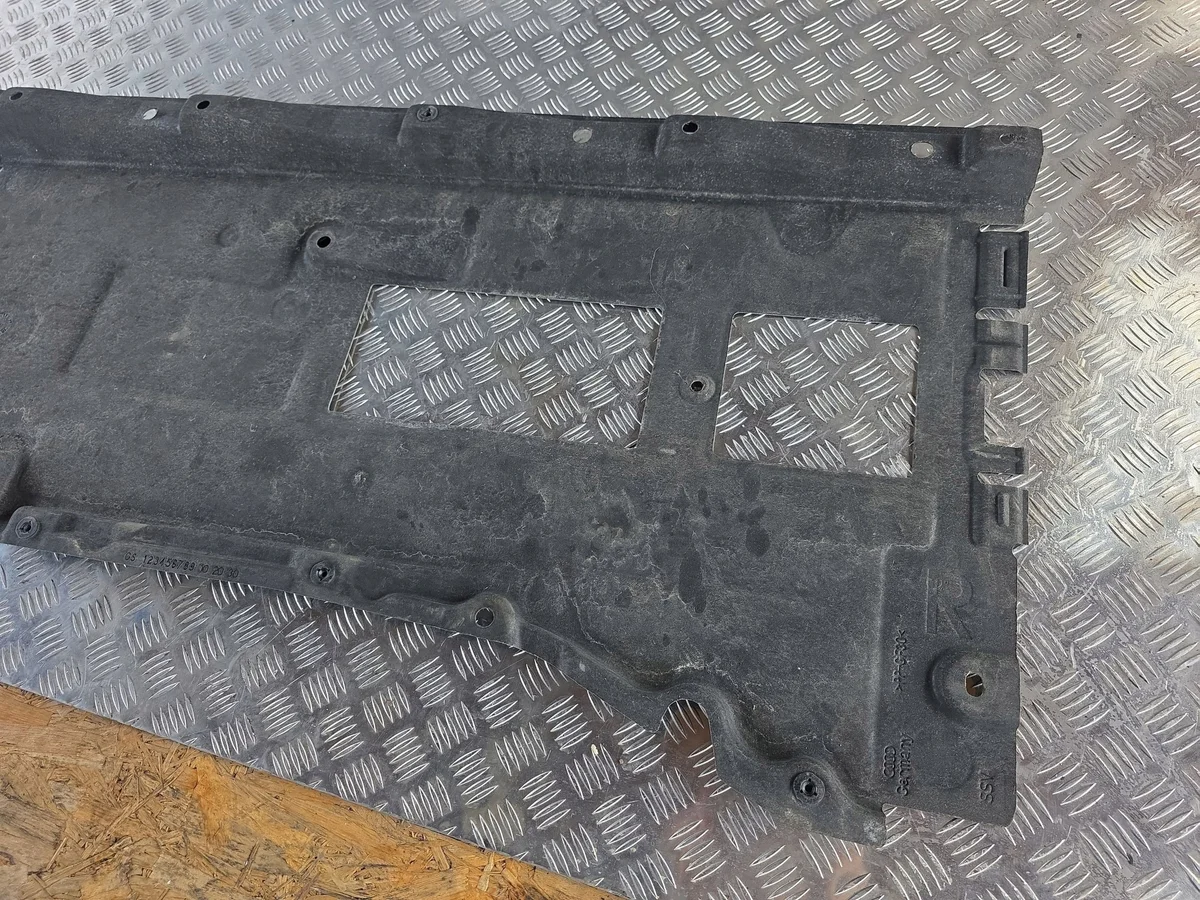 Audi A6 C7 Underbody Shield 4G0825208D image 4