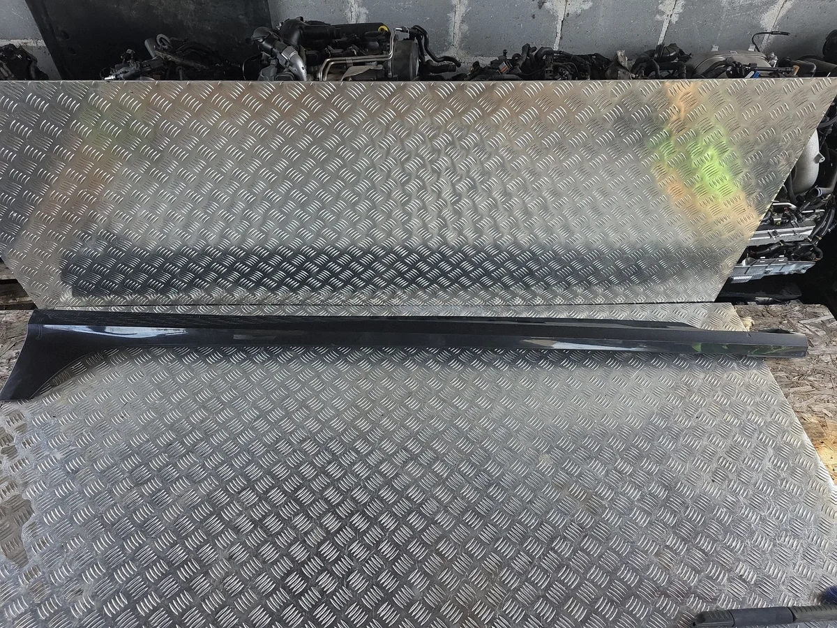 Audi A6 C7 4G0853855L Cache bas de caisse