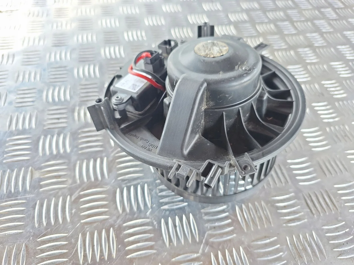 SKODA SUPERB 3 Ventilator 3Q1819021A image 3